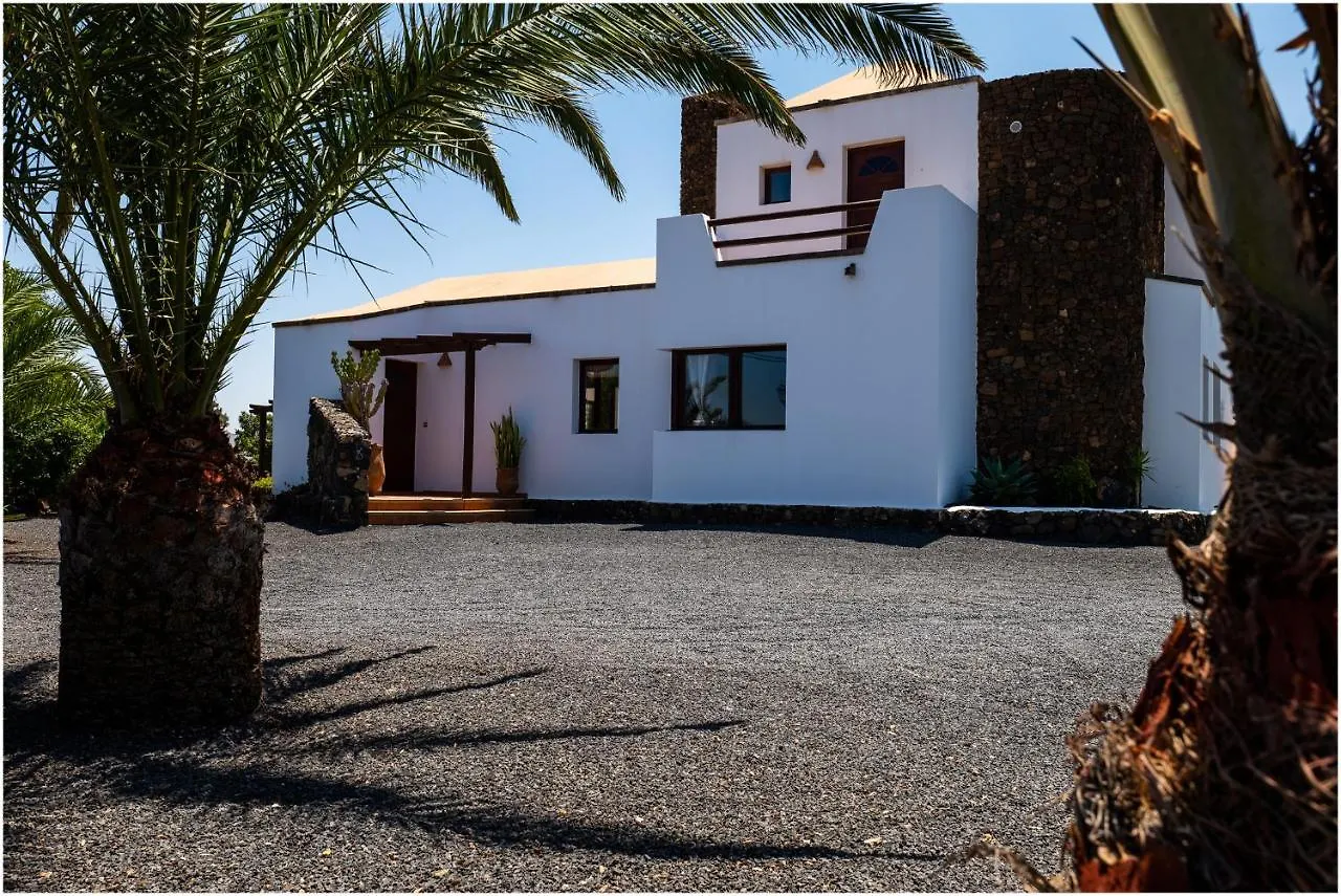 Villa-Mayo - Peaceful Paradise: Lajares Dream Vacation Villa