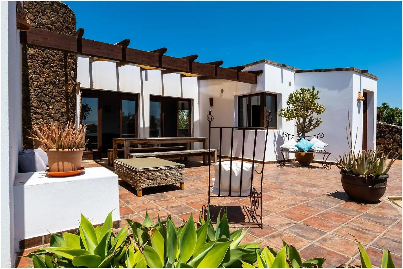 Villa-Mayo - Peaceful Paradise: Lajares Dream Vacation