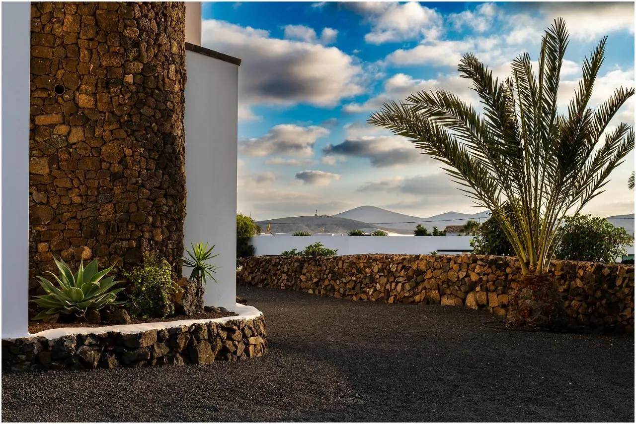 Villa-Mayo - Peaceful Paradise: Lajares Dream Vacation Villa